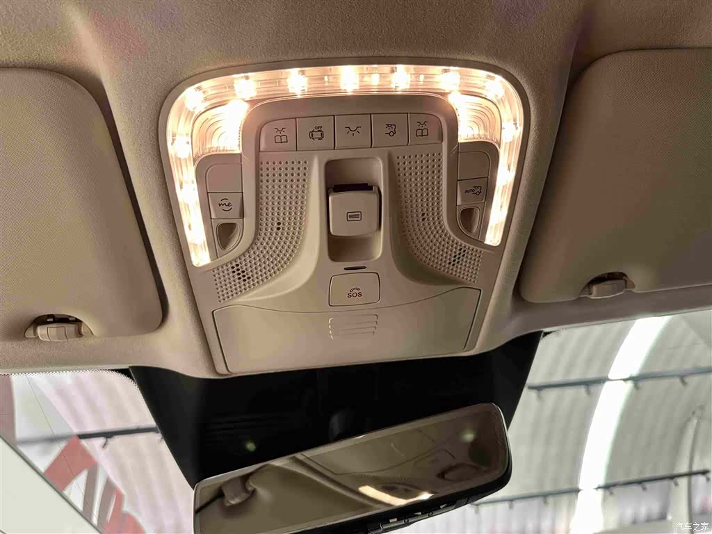 Mercedes-Benz V-Class, 2025 15