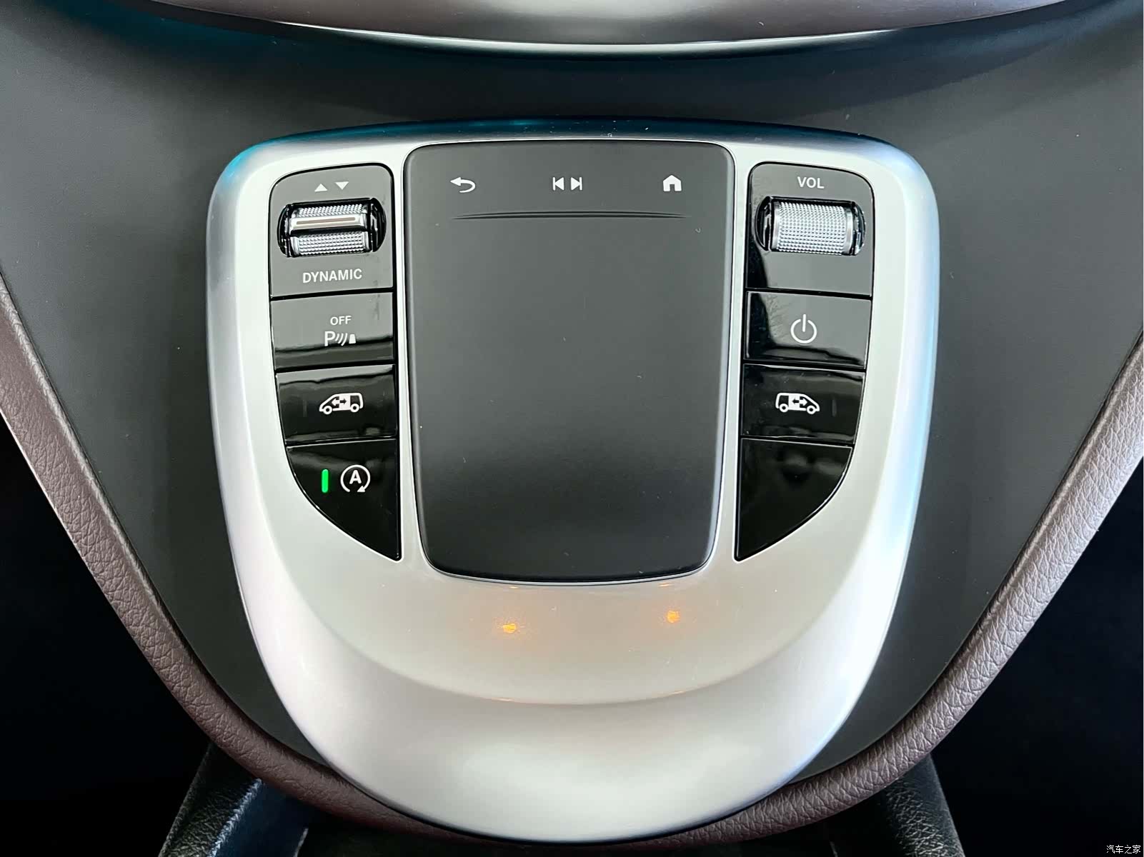 Mercedes-Benz V-Class, 2024 17