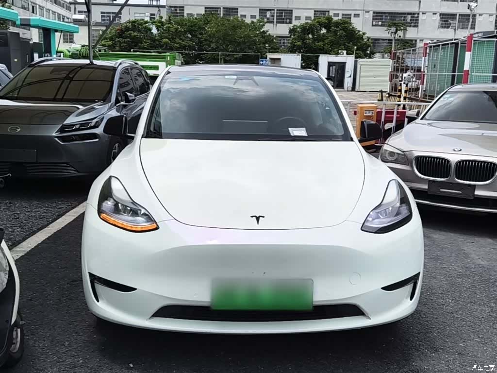 Tesla Model Y, 2021 3