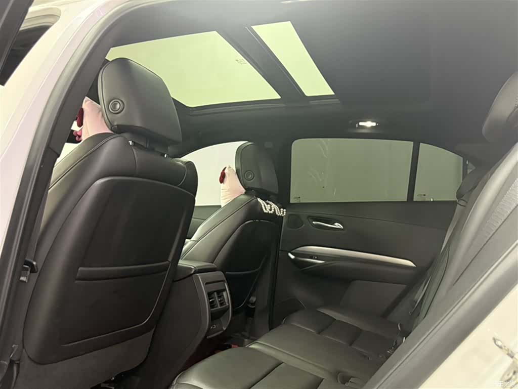 Cadillac XT4, 2021 11