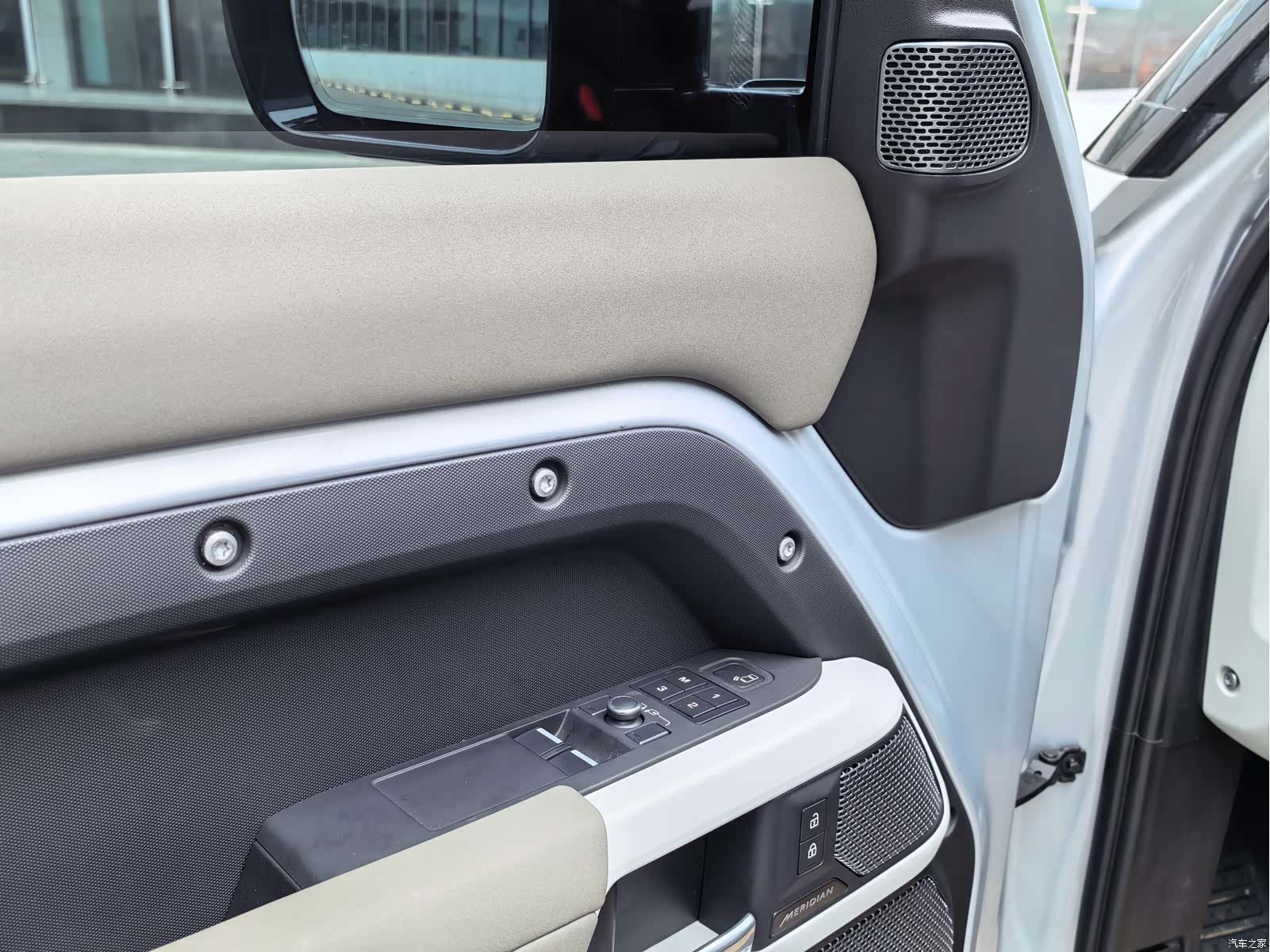 Land Rover Defender, 2022 10