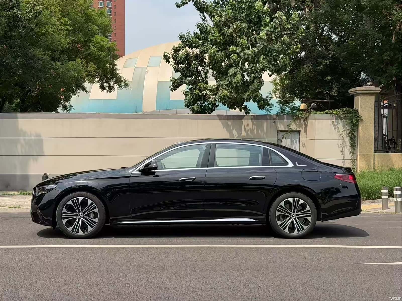 Mercedes-Benz E-Class, 2024 3