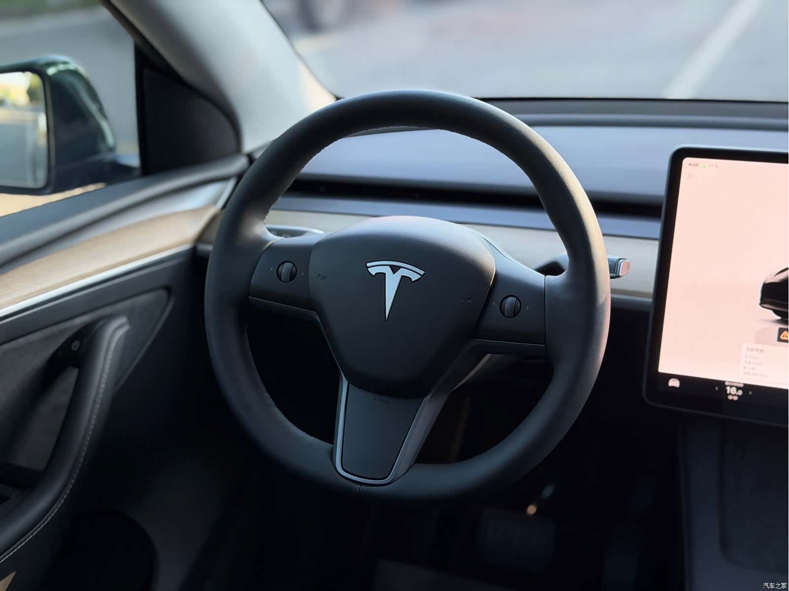 Tesla Model Y, 2023 17