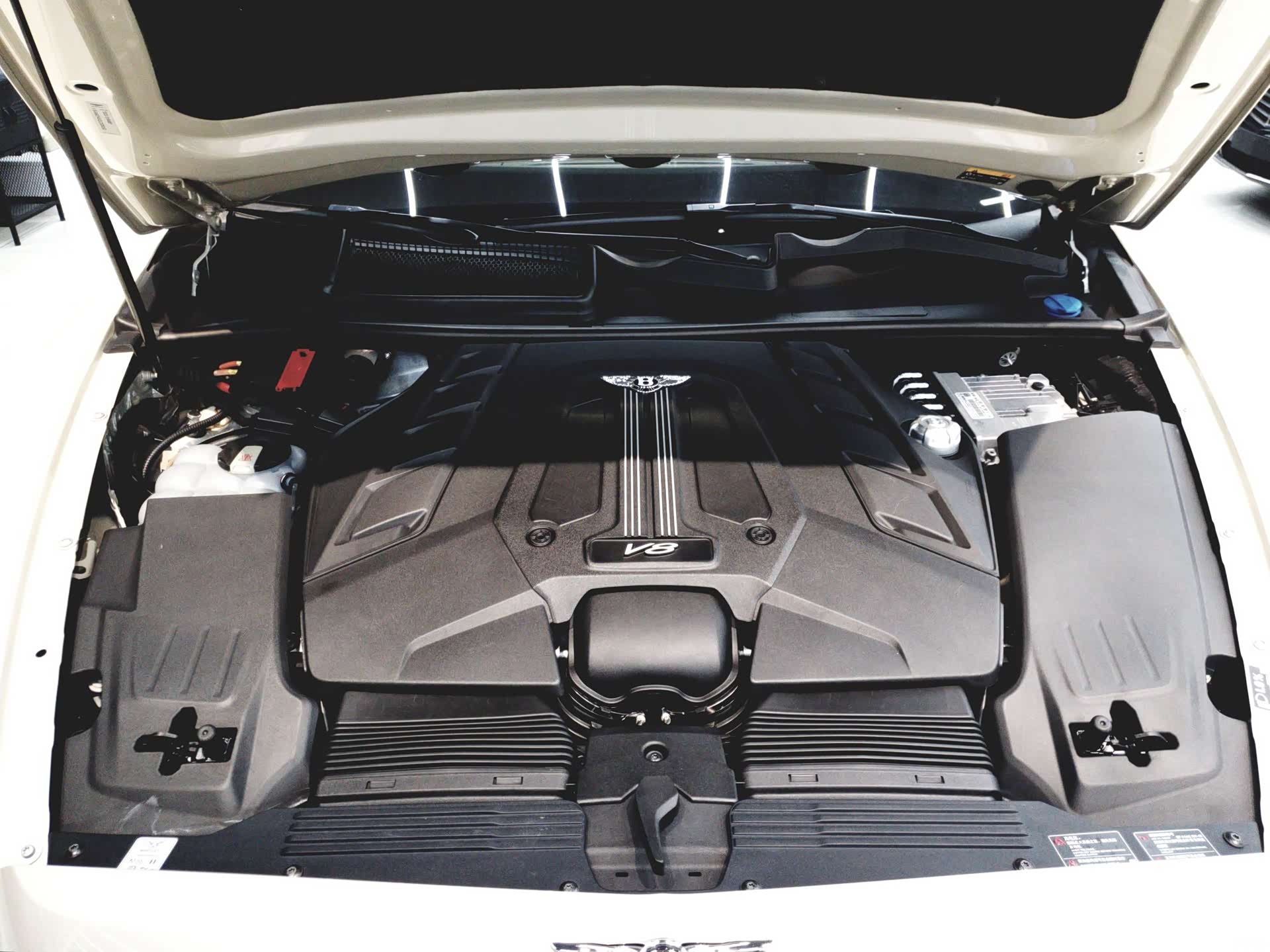 Bentley Bentayga, 2019 16