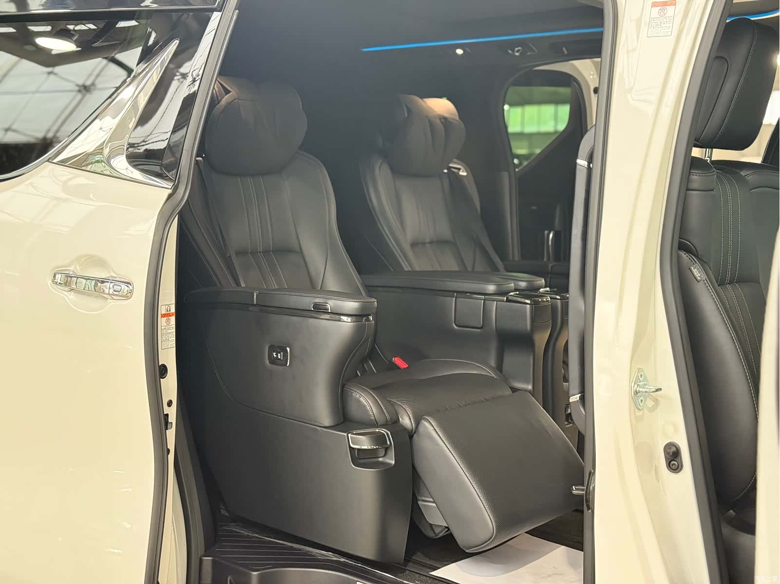 Lexus LM, 2021 22