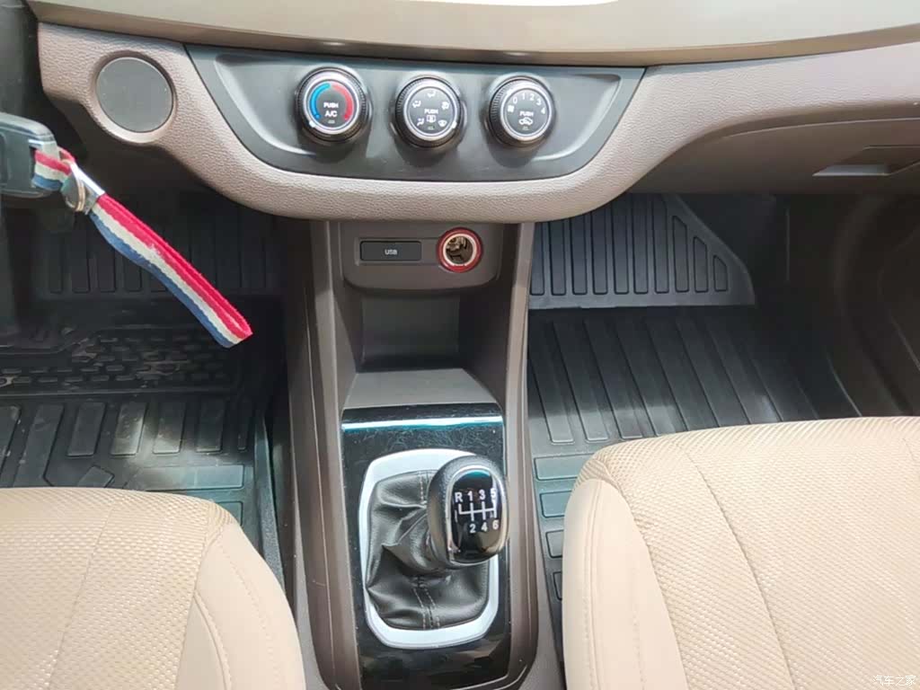Wuling 310W, 2021 14