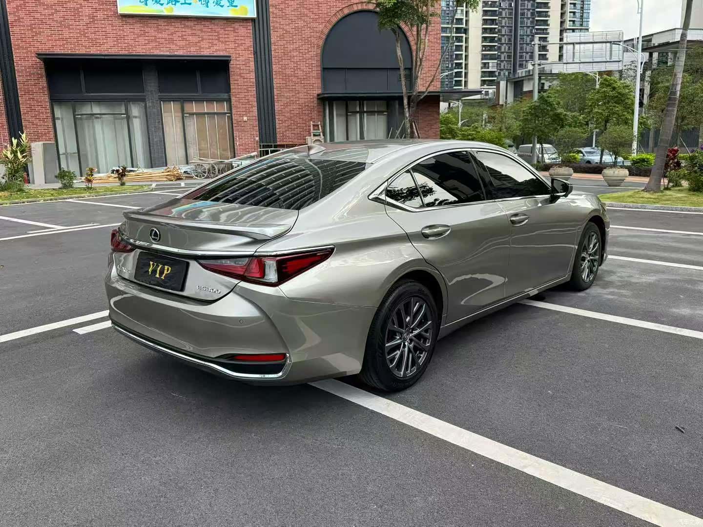 Lexus ES, 2022 9