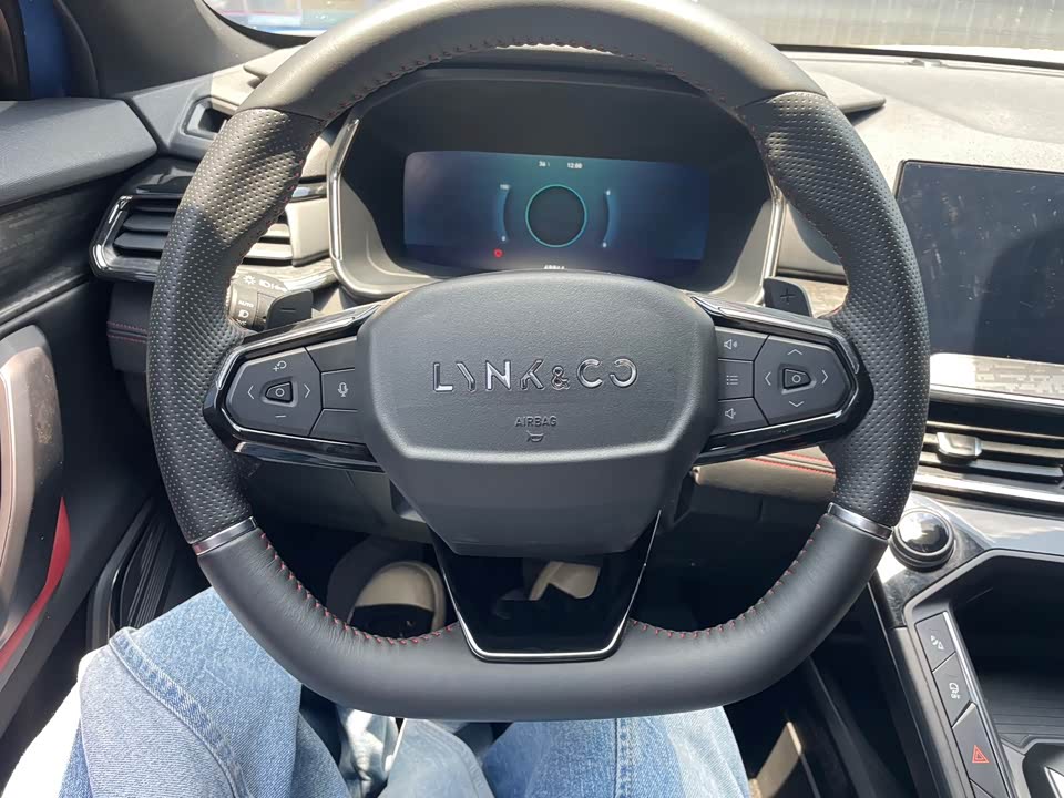 Lynk & Co 06 Lynk & Co 06