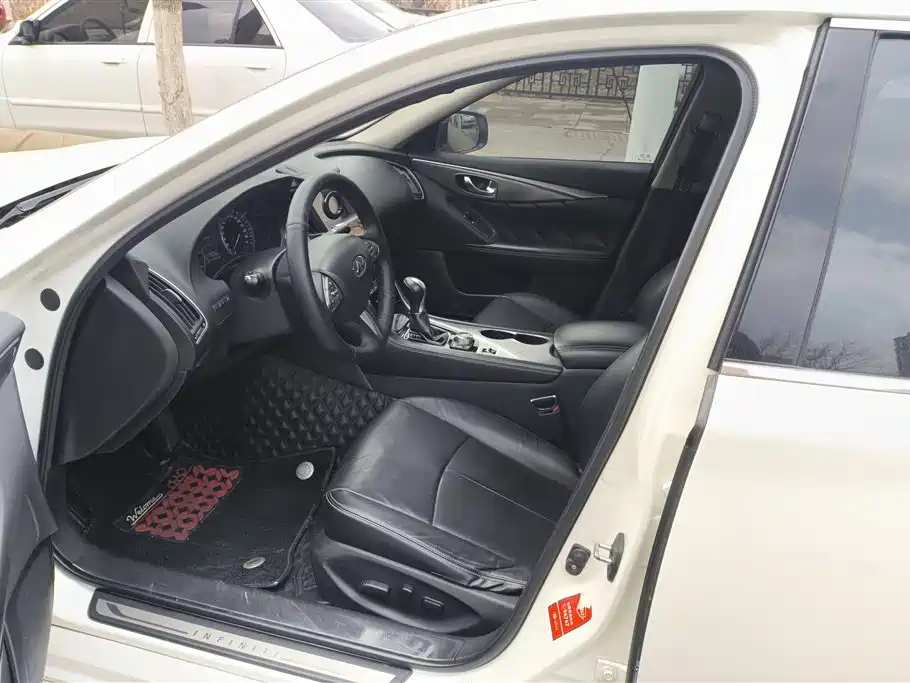 Infiniti Q50L