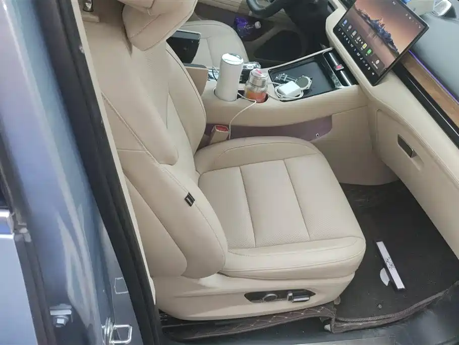 AITO Ask the world M5