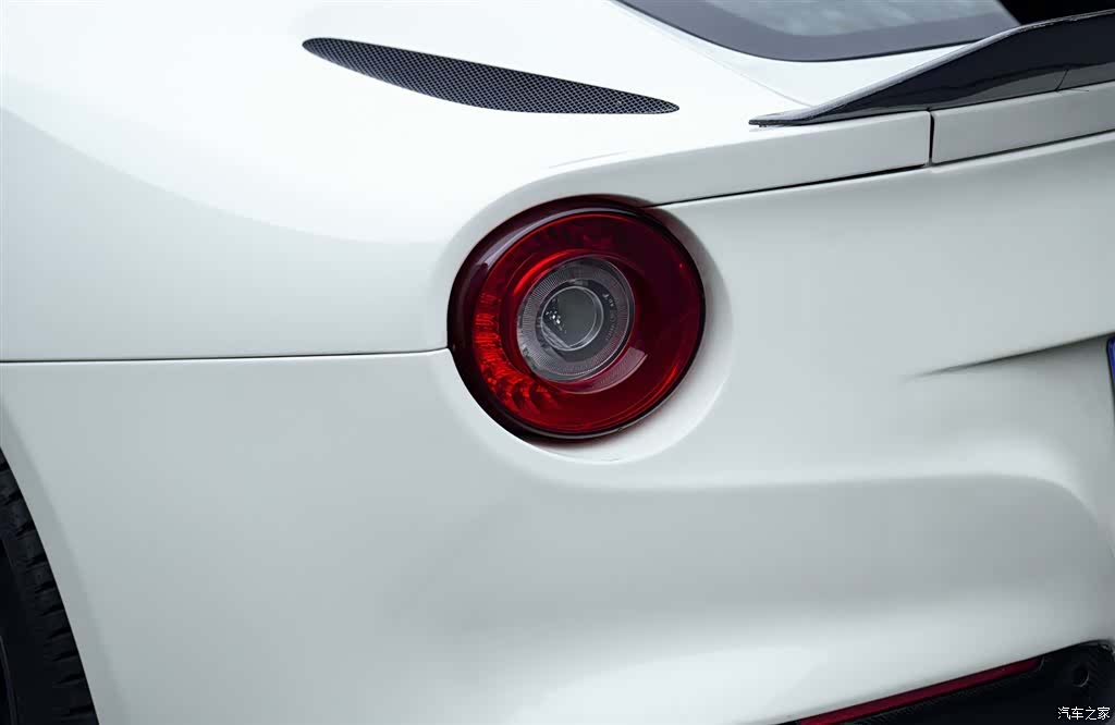 Ferrari F12ber, 2014 8