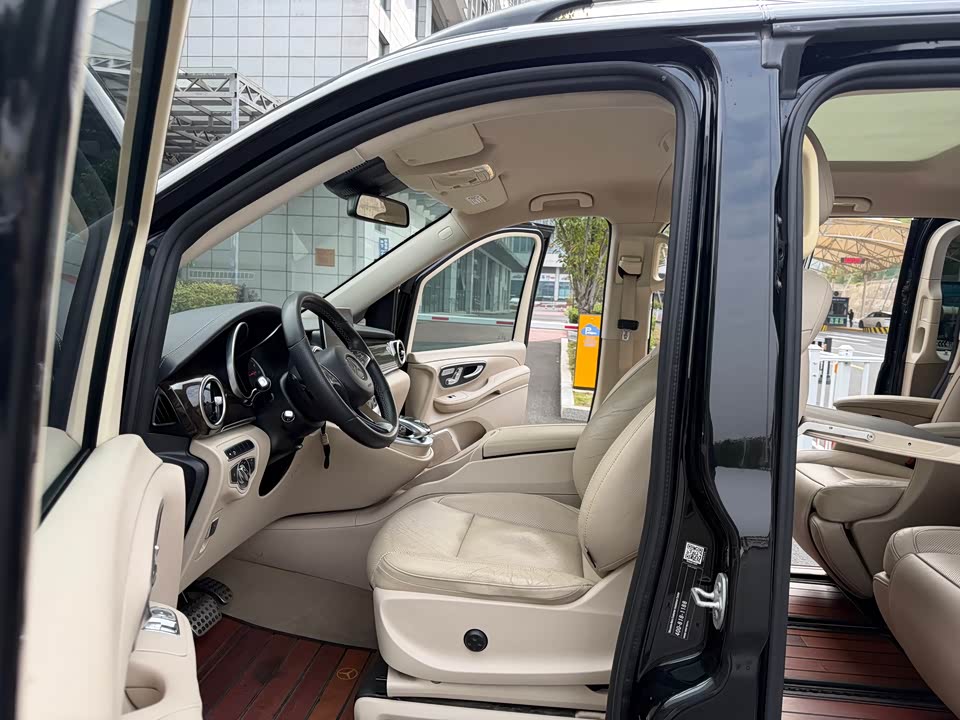 Mercedes-Benz V-class