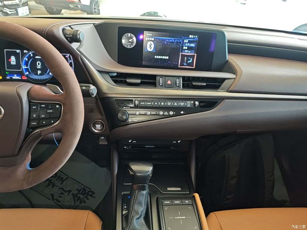 Lexus ES, 2020 13