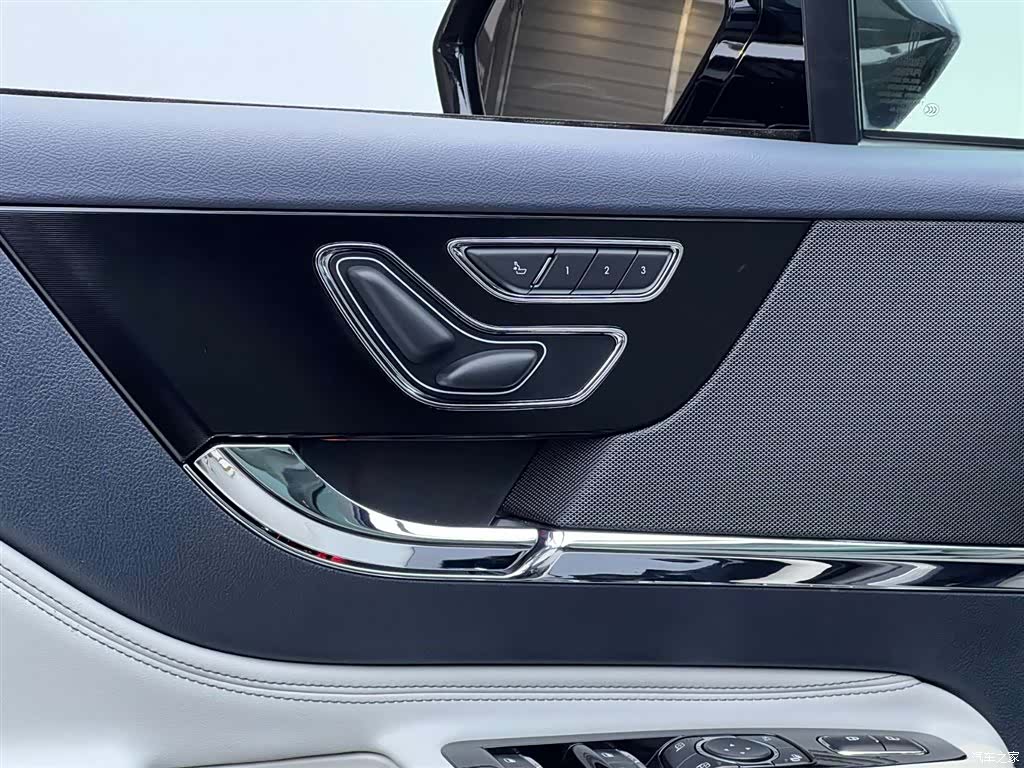 Lincoln Corsair, 2025 32