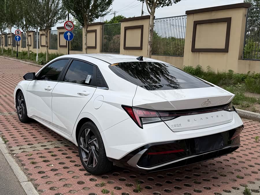 Hyundai Elantra 2023, фото 6