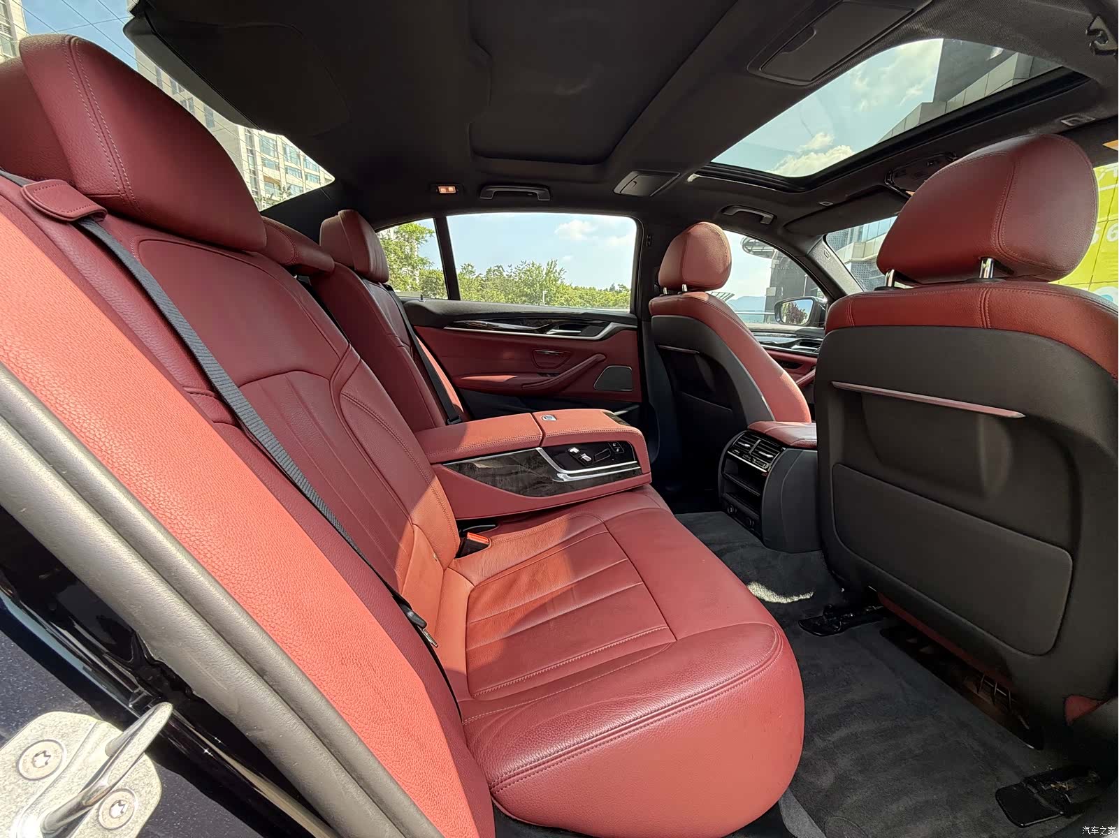 BMW 5 Series, 2019 24