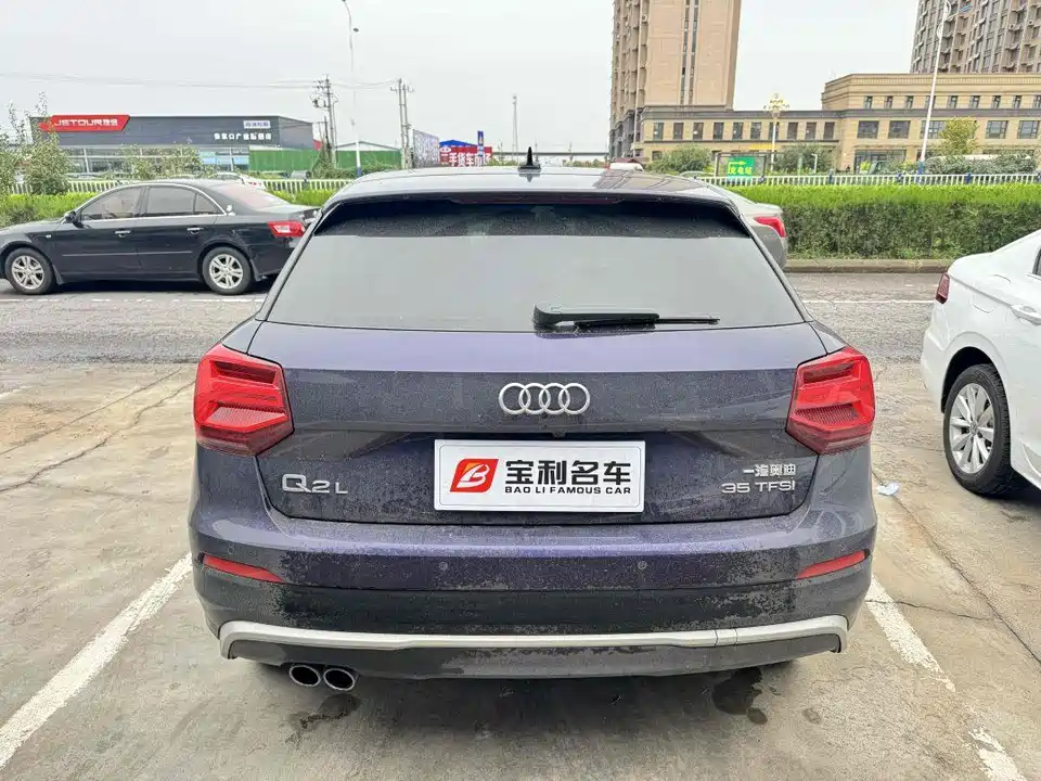 Audi Q2L