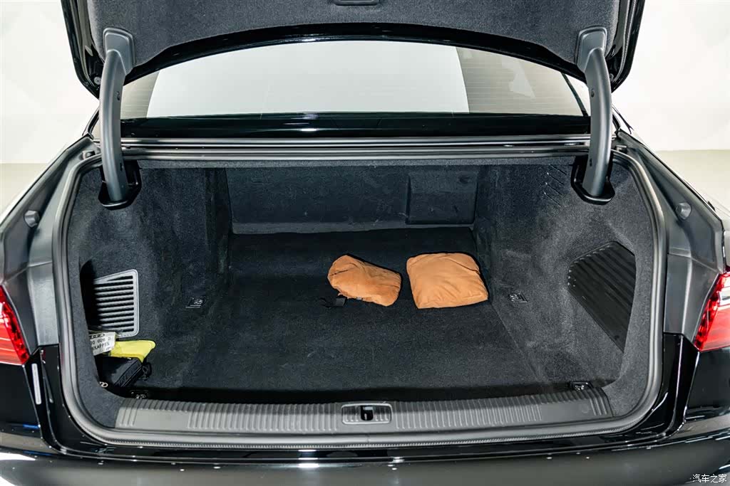 Audi A8L, 2024 24
