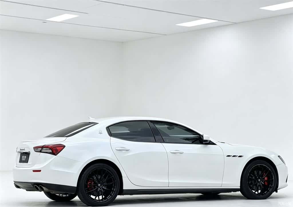 Maserati Ghibli, 2016 7