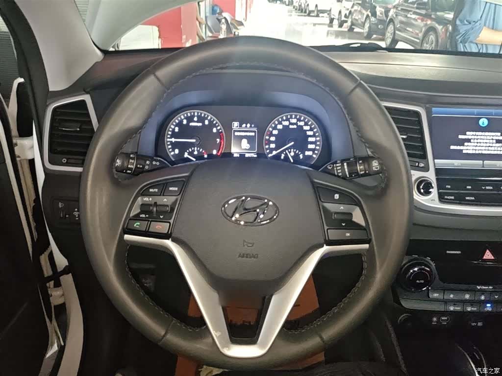 Hyundai Tucson, 2016 11