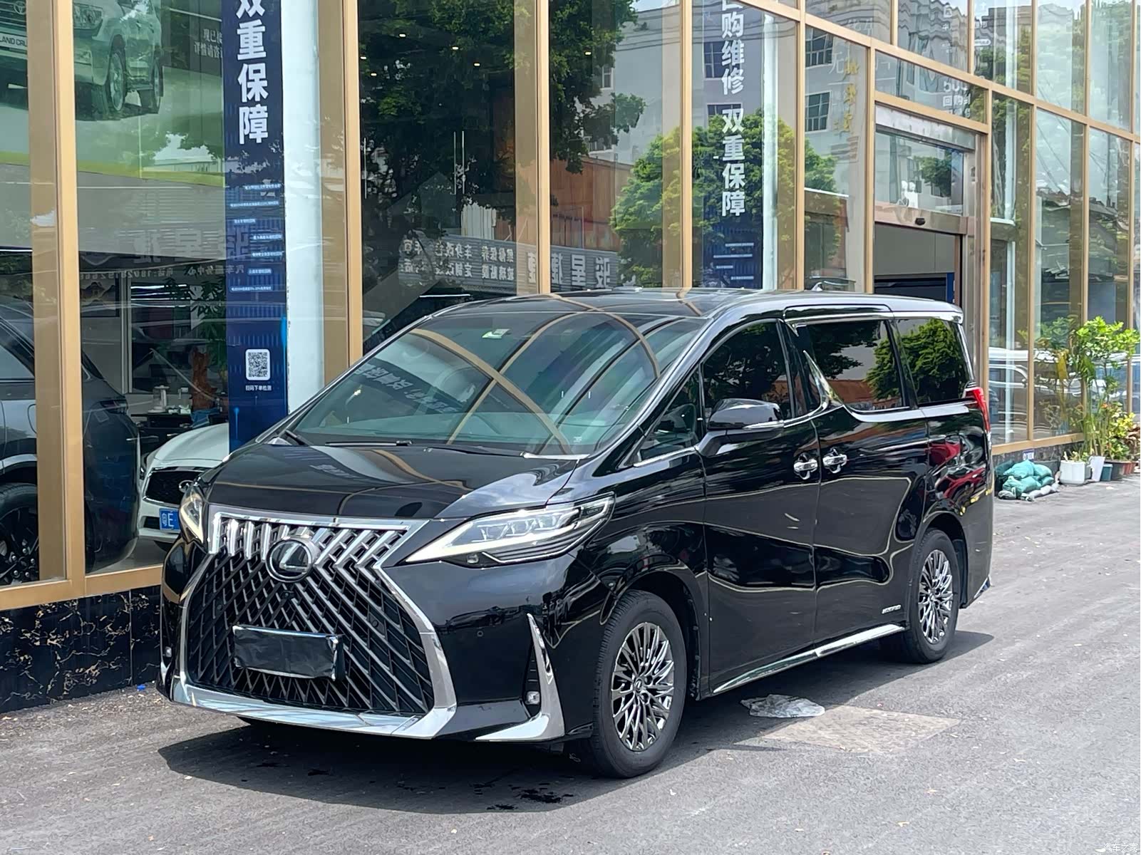 Lexus LM, 2023 1