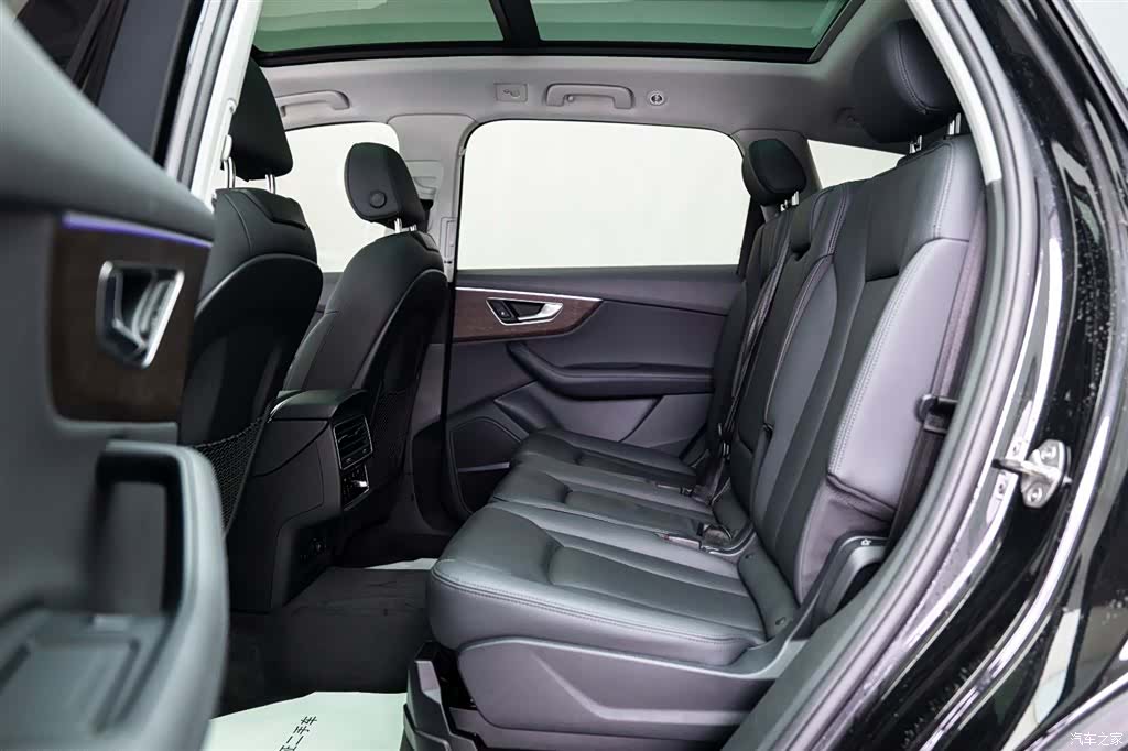 Audi Q7, 2024 13