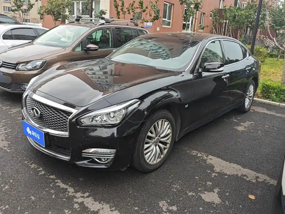 Infiniti Q70