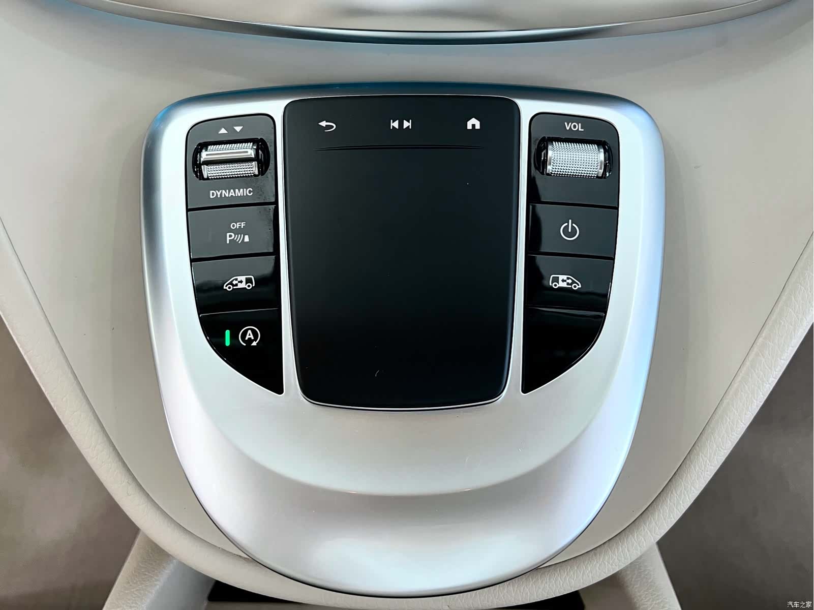 Mercedes-Benz V-Class, 2023 17