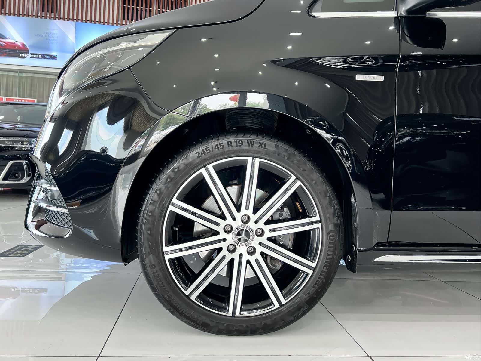 Mercedes-Benz V-Class, 2023 29