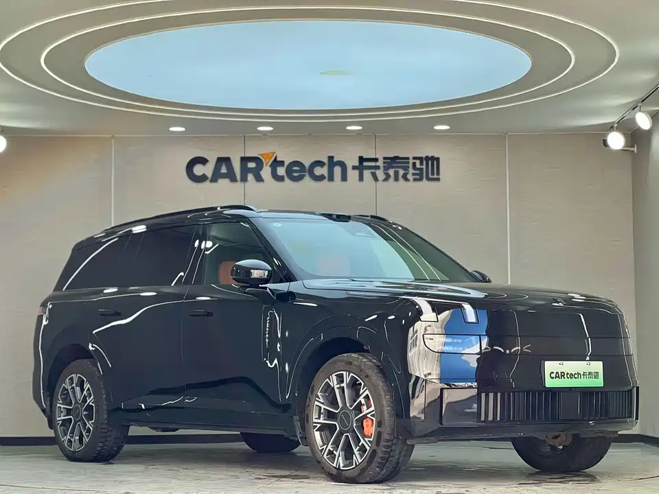 Lynk & Co 900