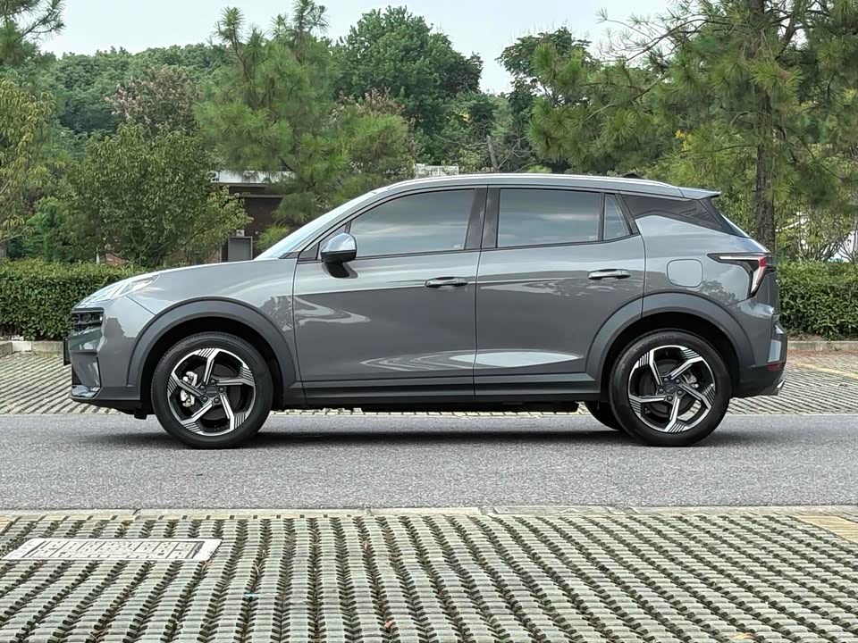 Lynk & Co 06 EM-P
