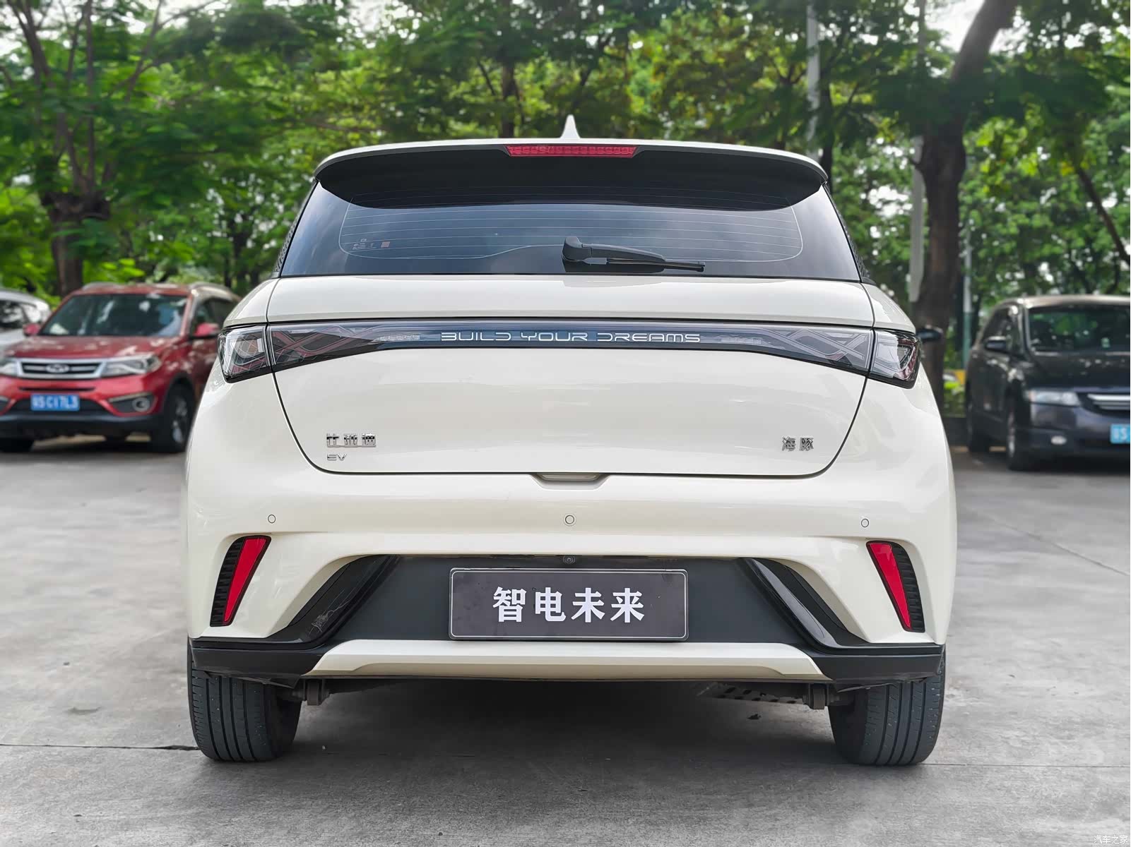 BYD Dolphin, 2024 все фото