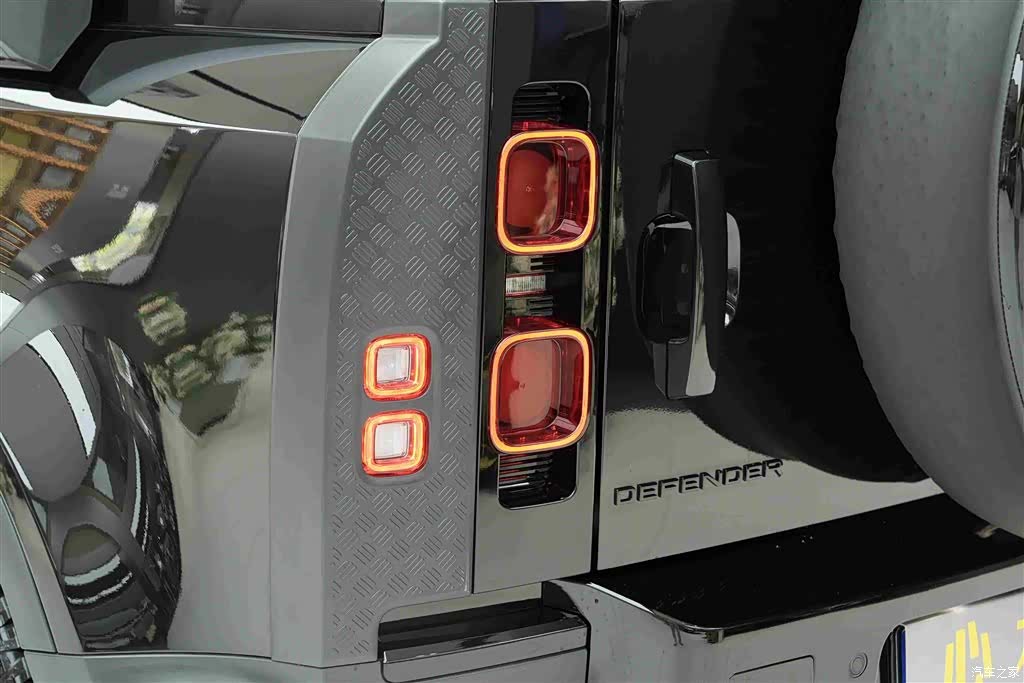 Land Rover Defender, 2024 21