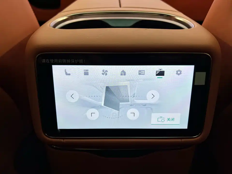 Lynk & Co 900