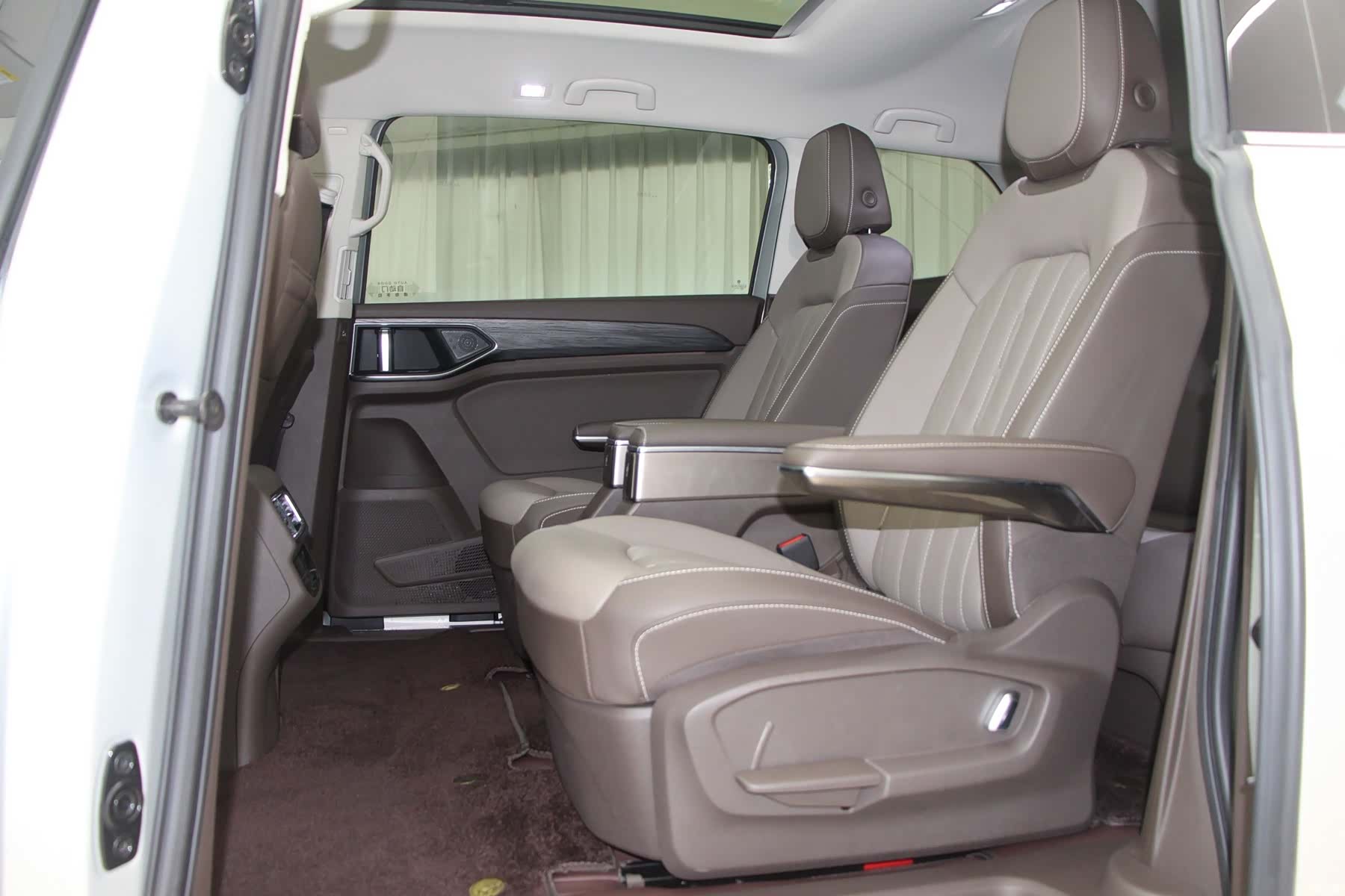 Volkswagen Viloran, 2022 9