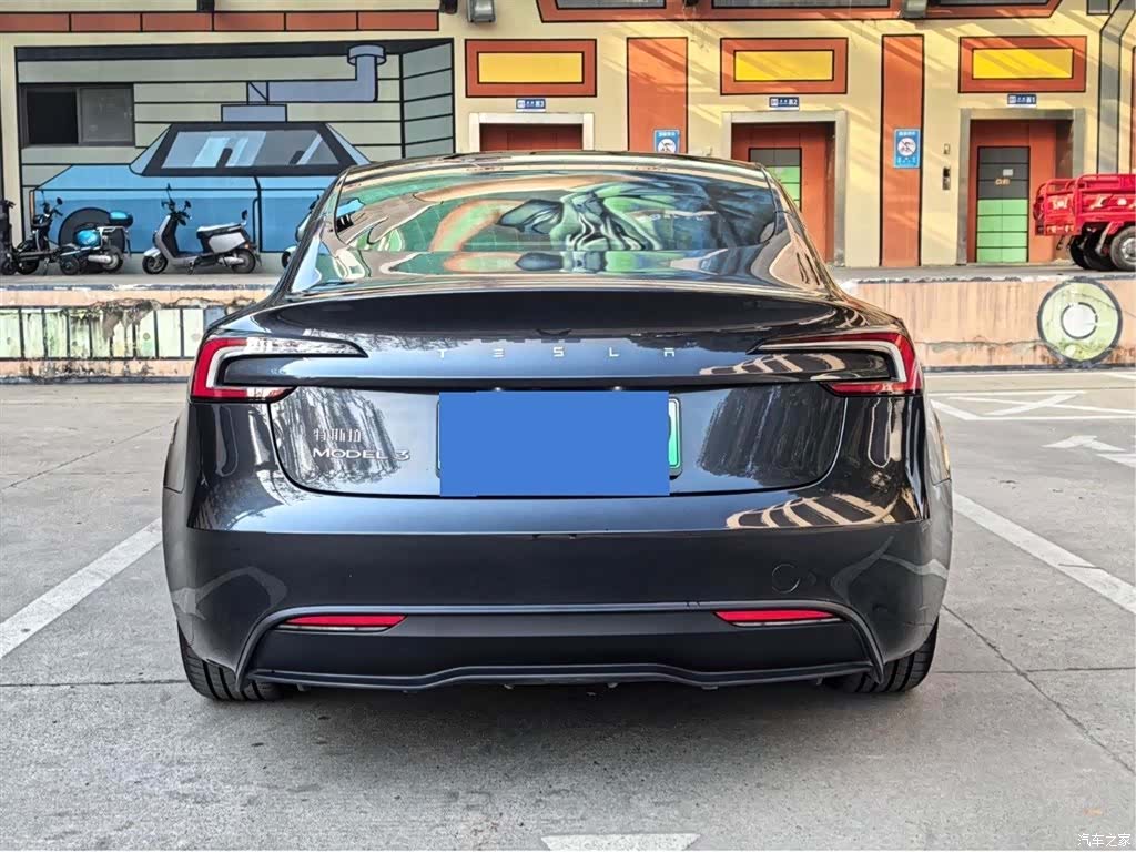 Tesla Model 3, 2025 6