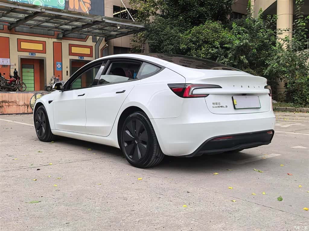 Tesla Model 3, 2024 14