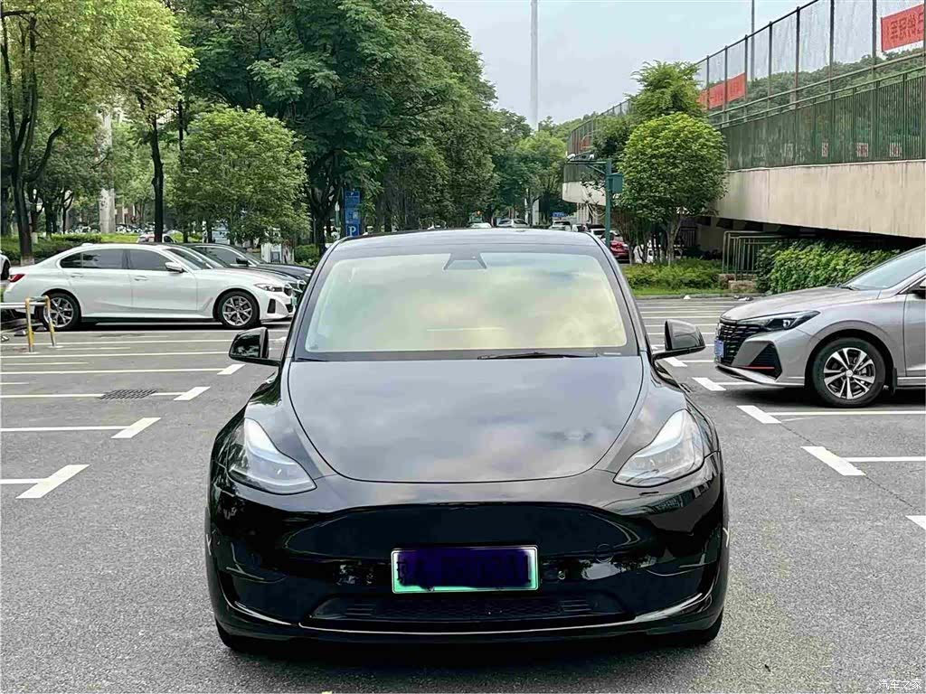 Tesla Model Y, 2022 2