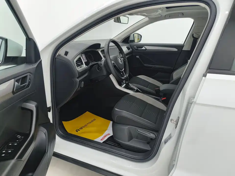 Volkswagen T-ROC exploring Songs