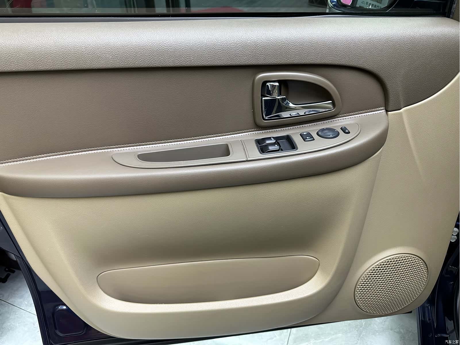 Buick GL8, 2012 4