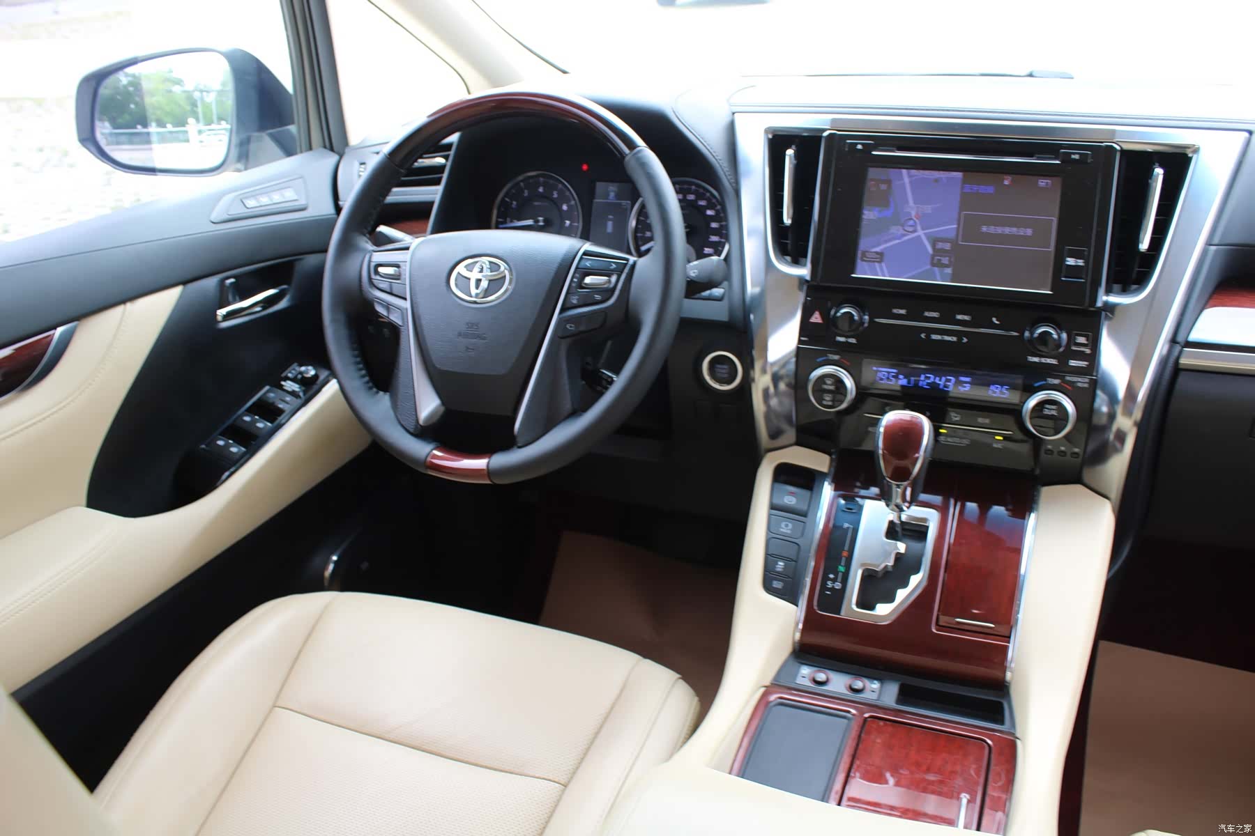 Toyota Alphard, 2016 17