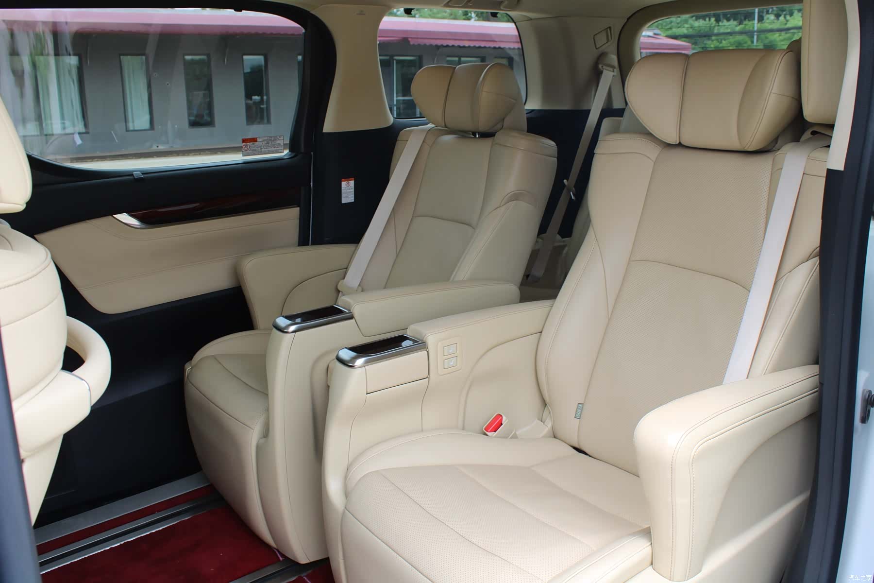 Toyota Alphard, 2016 10