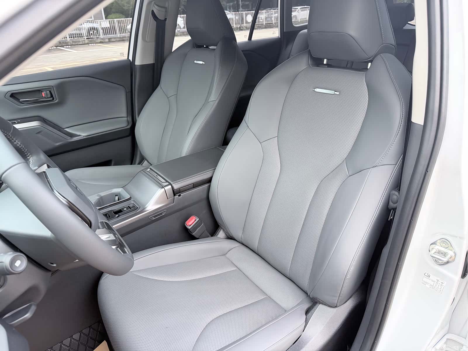 Toyota RAV4, 2026 12