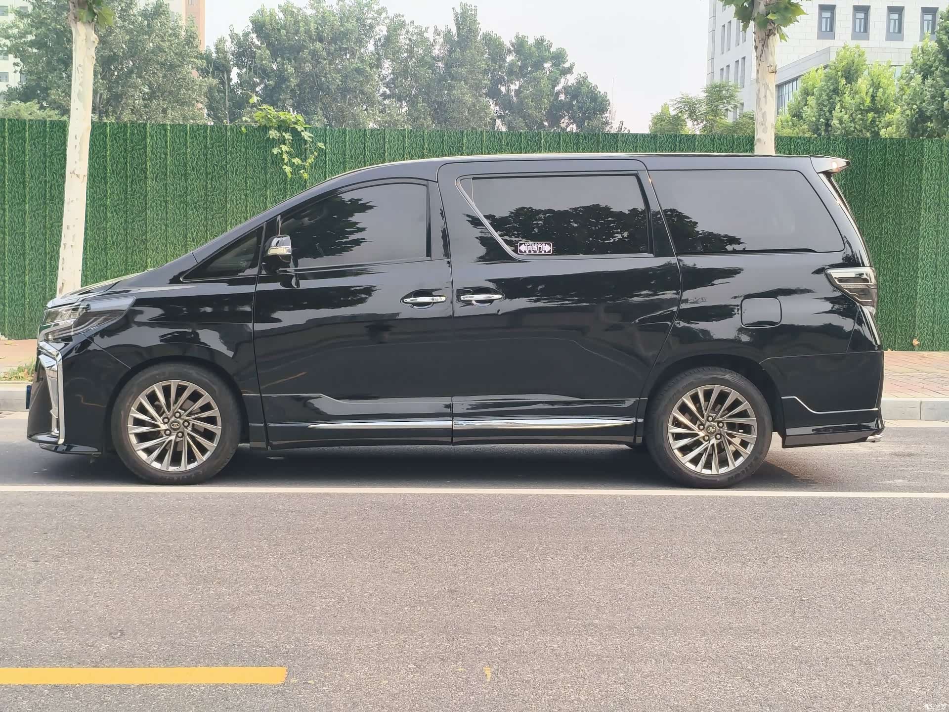 Toyota Alphard, 2012 4