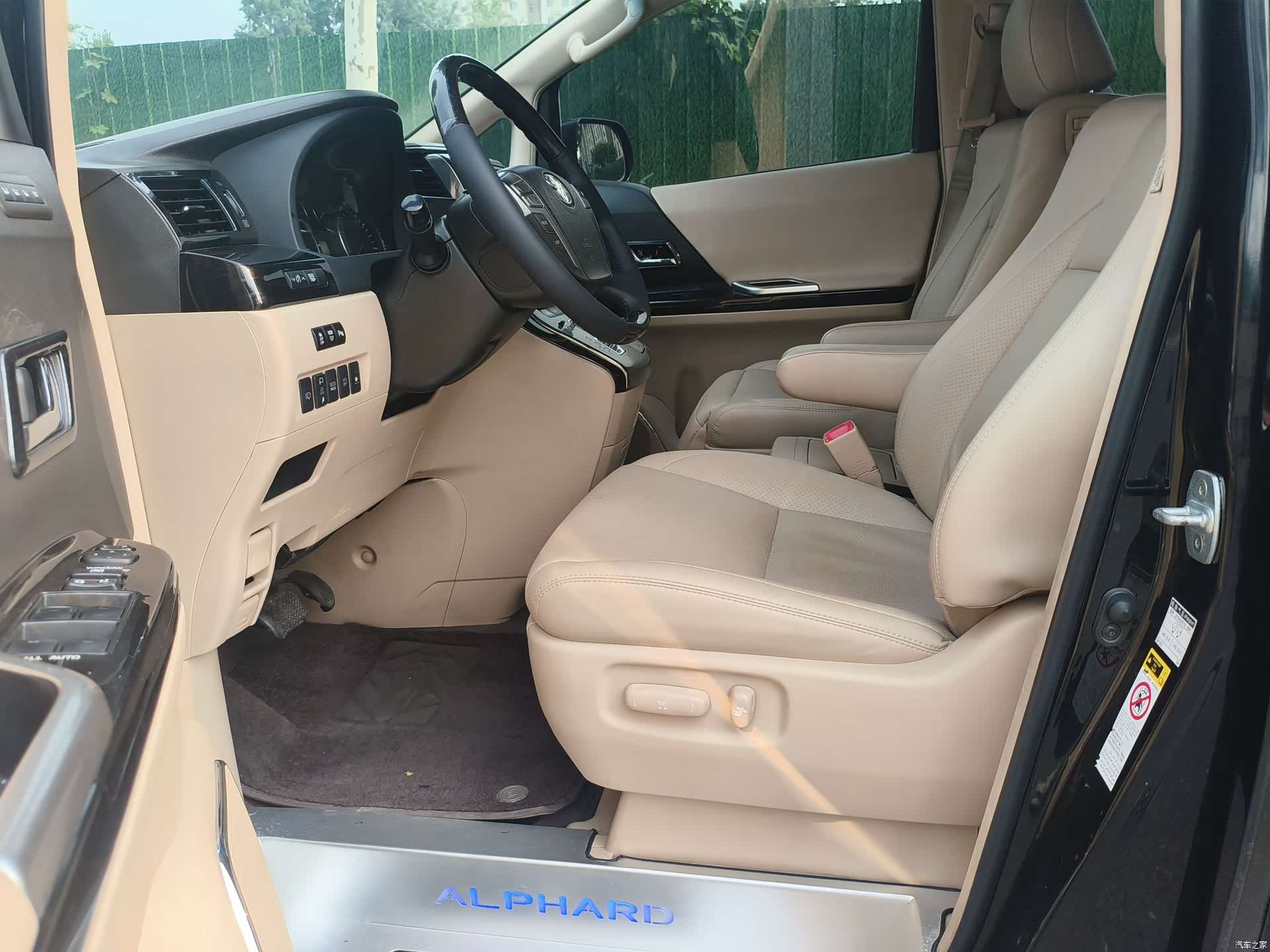 Toyota Alphard, 2012 8