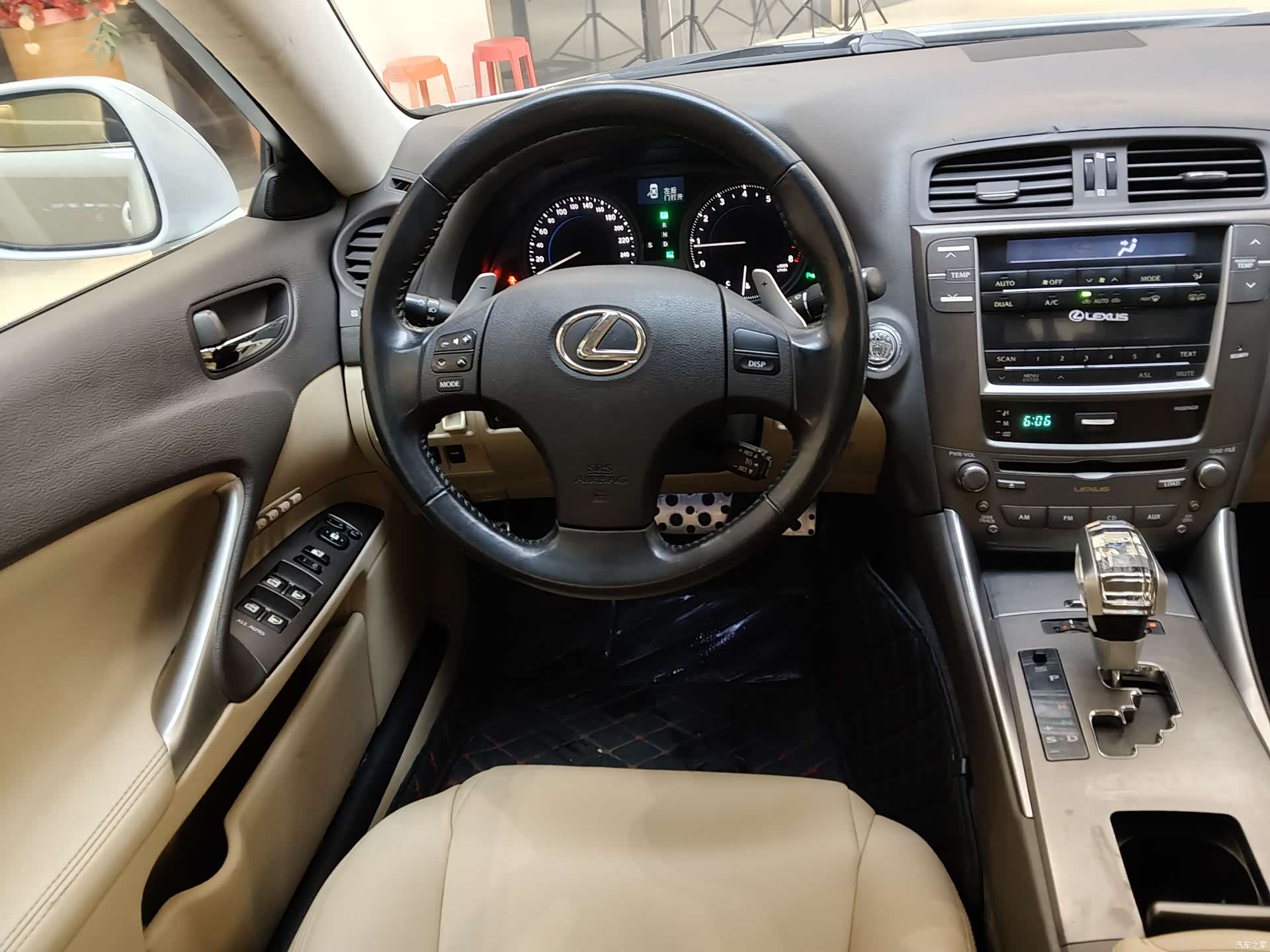 Lexus IS, 2010 10