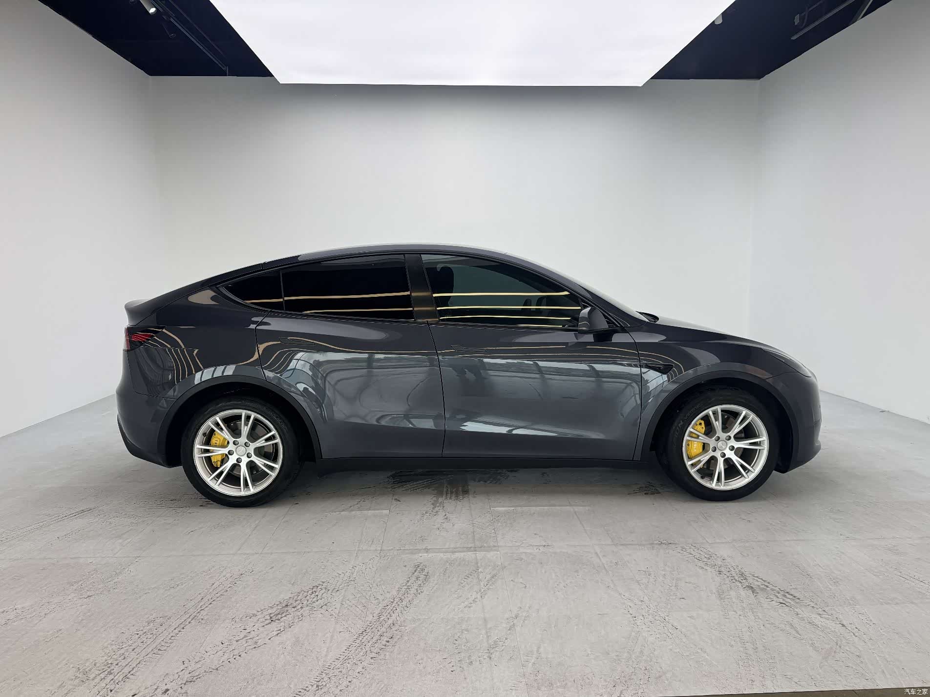 Tesla Model Y, 2022 18