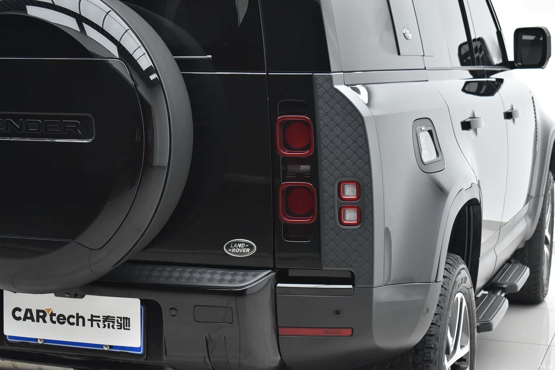 Land Rover Defender, 2023 24