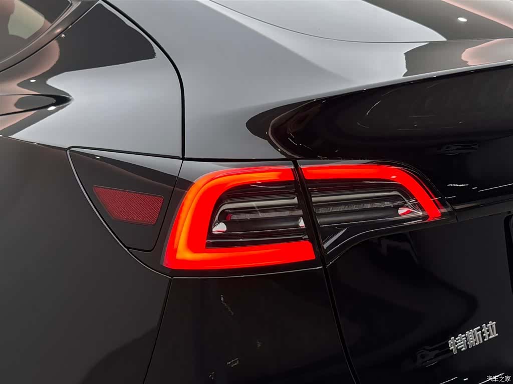 Tesla Model Y, 2023 19