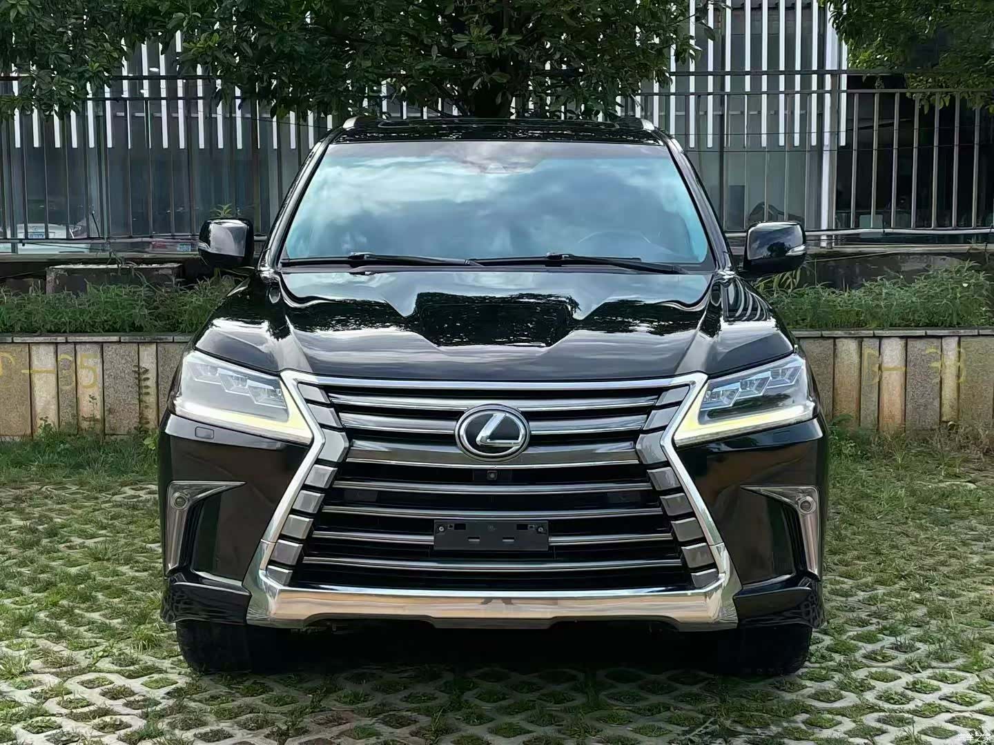 Lexus LX, 2016 1